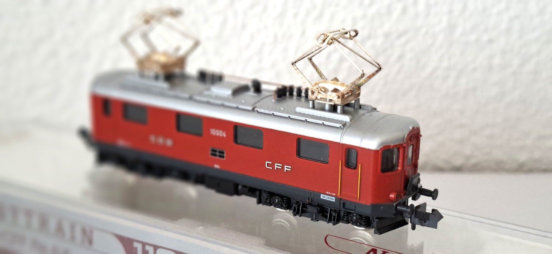 Hobbytrain Modellini di ferrovie: Hobbytrain Re 4/4 I SBB Lok 10004 – Nuovo (secondo la descrizione) da Biberist venduto da Ntrains 3
