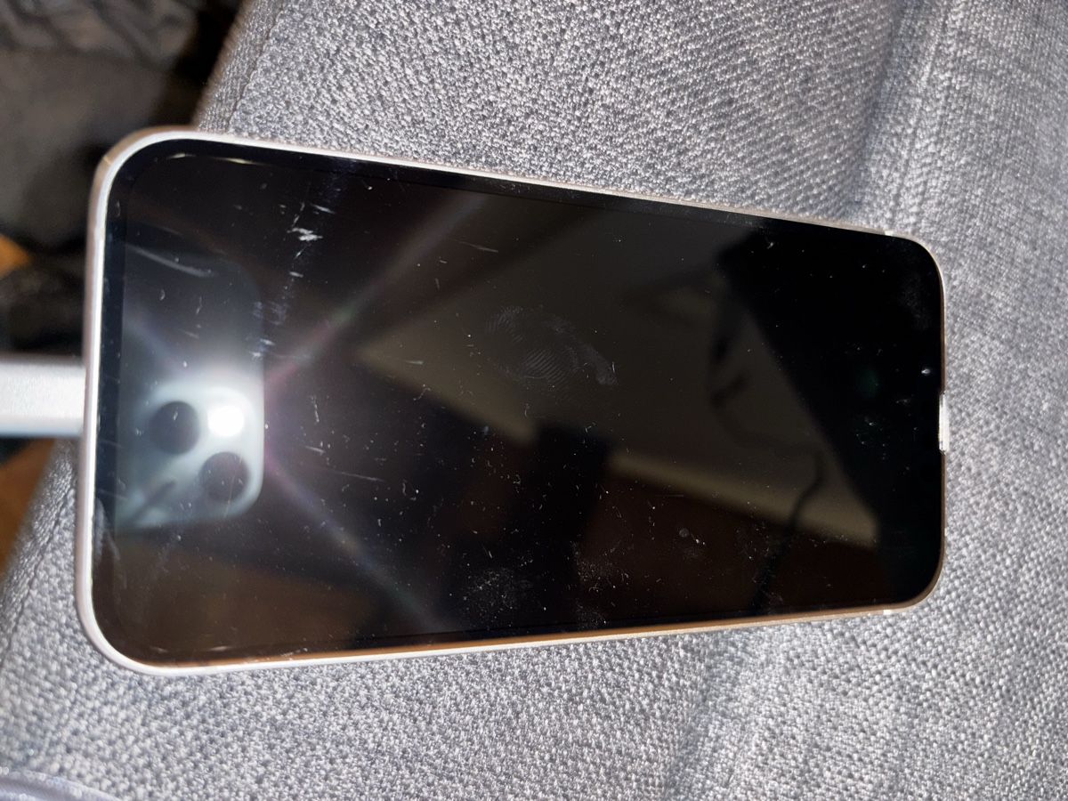 Apple Handys / Smartphones: Iphone 14 Defekt – Defekt aus Buochs von sch_9dtt 4
