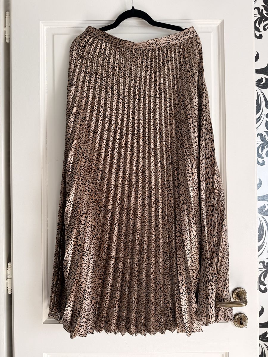 Twinset Gonne: Twinset Pleated Leopard Print Skirt – Usato da Corsier-sur-Vevey venduto da Kristina.Nova 5