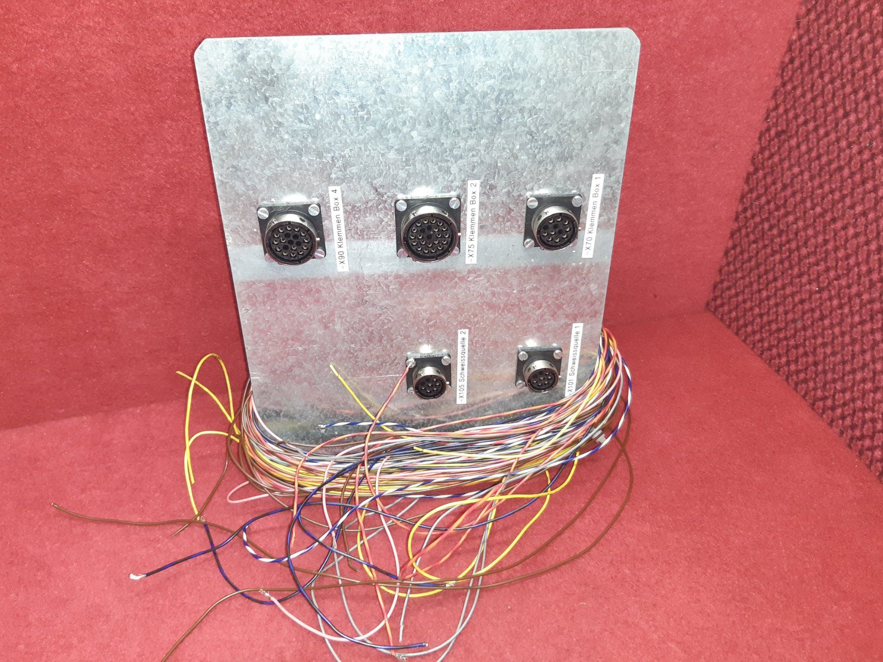 Fiches d'alim.: Stecker Tafel, Steckebuchsen auf Halteblech – D'occasion à Lohn-Ammannsegg par Molch7