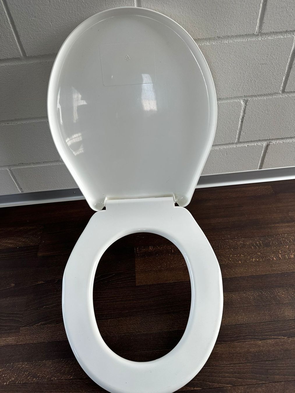 WC: WC-Sitz, Toilettendeckel - universal – Usato da Enggistein venduto da RetoWilli 2