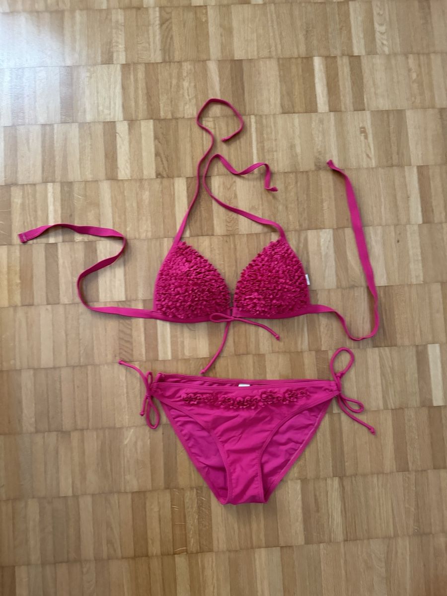 Altra biancheria intima: Bikini pink 75 B & Badehose Gr. M - Raffung Bänder – Usato da Jona venduto da Good_luck_