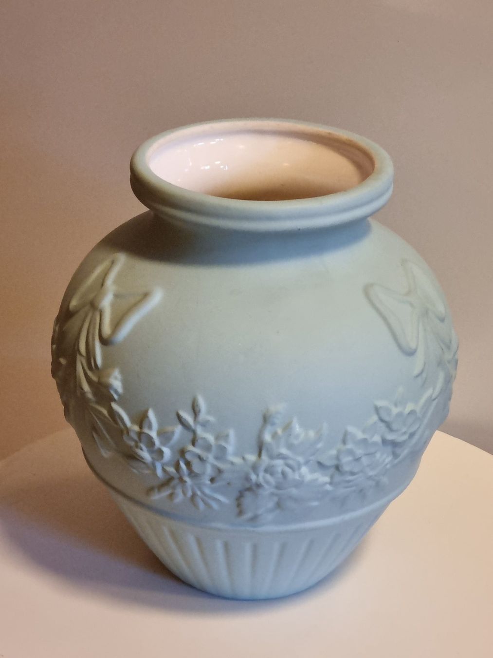 Vasi & Recipienti: Vintage Vase Relief Blüten hellblau 20cm – Usato da Scharnachtal venduto da devin03 1
