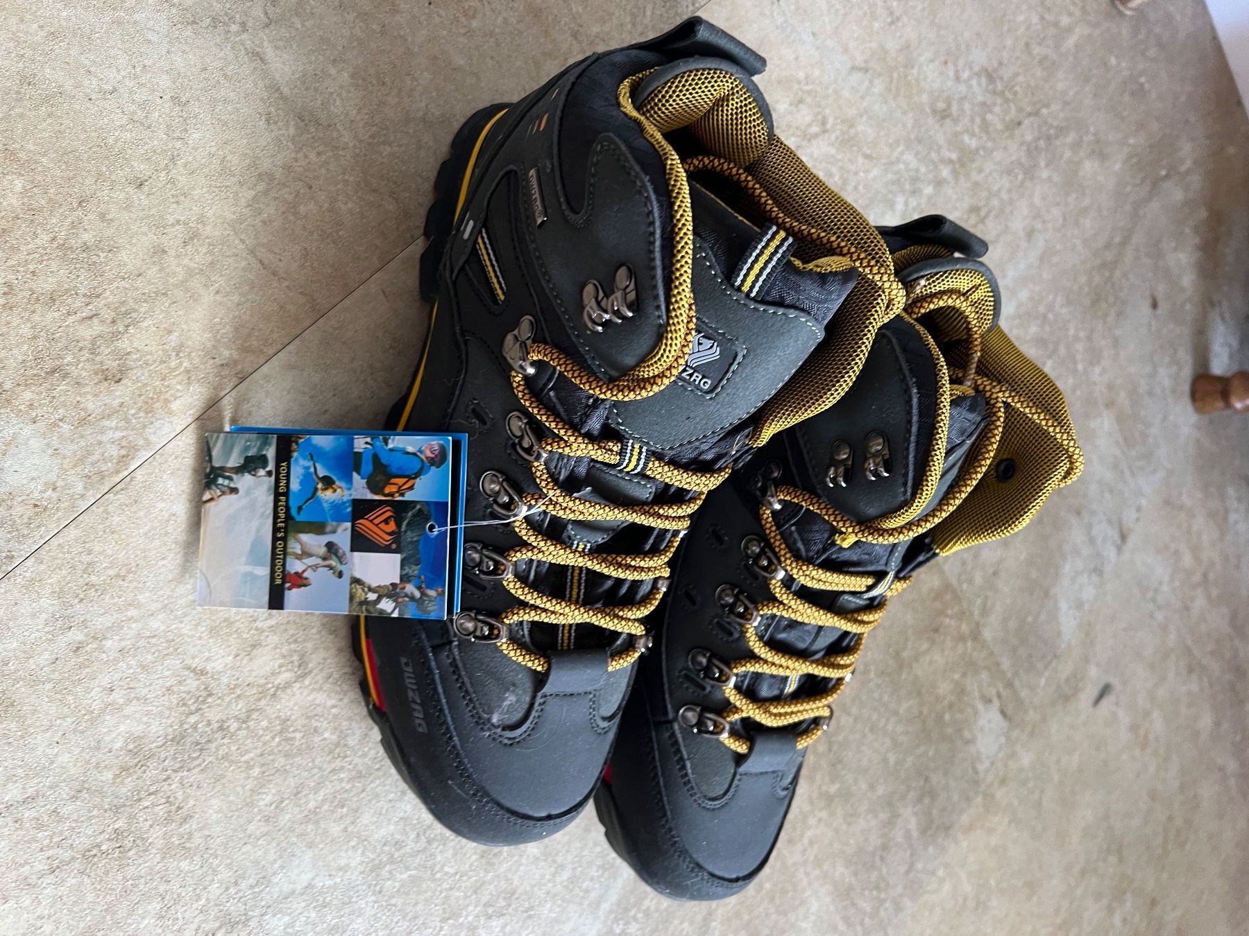 Herrenschuhe: Chaussures de montagne – Neu und originalverpackt aus Courrendlin von john777 2