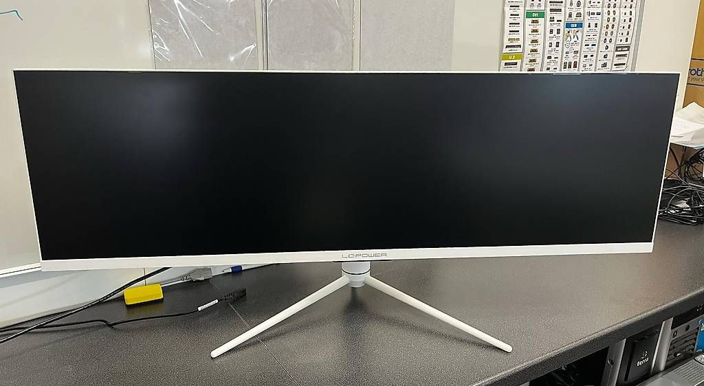 Ecrans: Monitor LC-M44-DFHD-120 - 43.8" Flat Screen von LC-Power – D'occasion à Löhningen par Divemisli 4