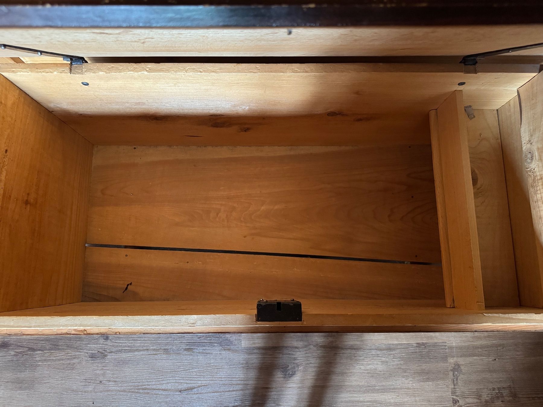Coffres: Antike Holztruhe – D'occasion à Zweisimmen par kakibe 2