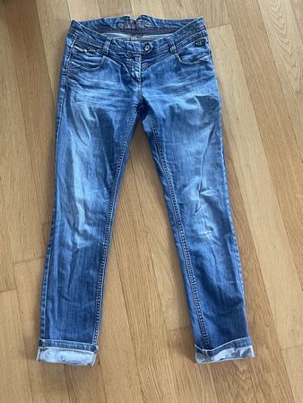 Jeans, Gr. 32/34, hellblau, Sommer-Look, bequem