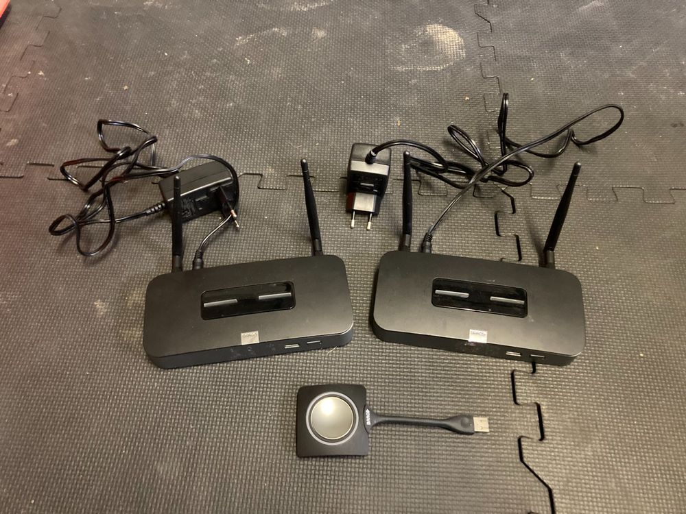 2x Barco ClickShare Base Unit R9861017 + 1 Button (Gebraucht) in ...