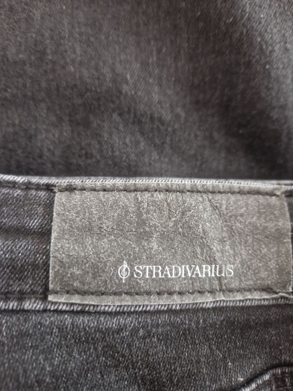 Stradivarius Jeans: Stradivarius & Pull&Bear Jeans, Gr.42 . 12 Stück. – Usato da Wangen an der Aare venduto da bar_5wxt 1
