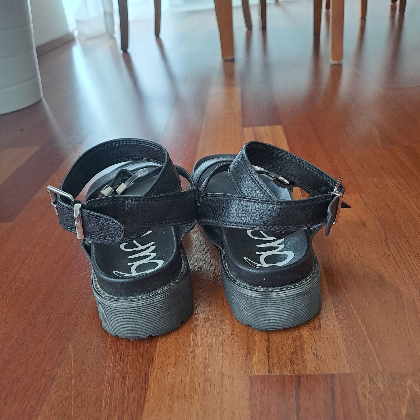 Buffalo Damenschuhe: Platform Sandals Black Leather from Buffalo in Size 39 – Gebraucht aus Échichens von sosoleily 2