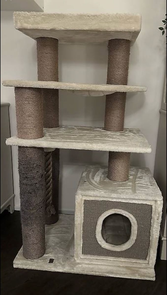 Arbres à chats: Katzenbaum Petrebels – D'occasion à Oberhasli par alexandrawuerzburger