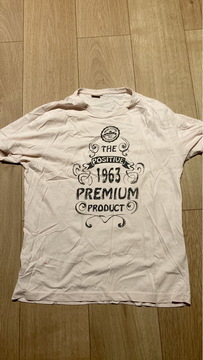 We T-shirt: Stylisches T-Shirt Grösse L – Usato da Zweisimmen venduto da design02