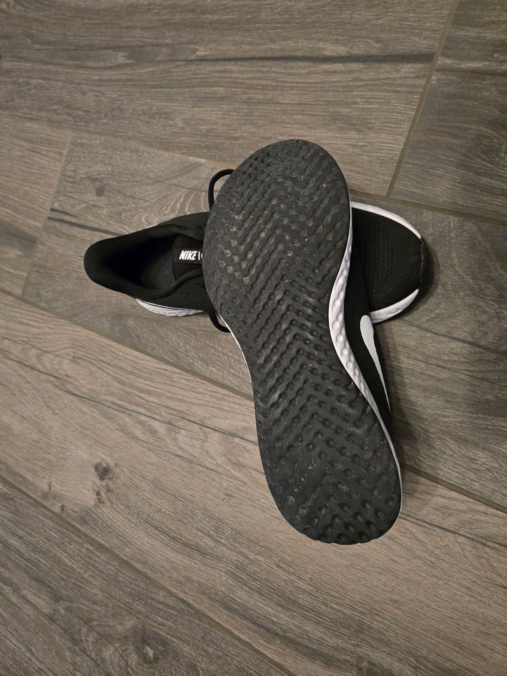Nike Scarpe da uomo: Nike Revolution 5 Gr. 39 Laufschuh – Nuovo (secondo la descrizione) da Wattenwil venduto da Gioia8 2