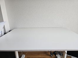 Schreibtisch