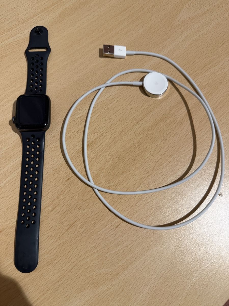Apple Smartwatch: Apple Watch Series 4, Nike  – D'occasion à Chur par Sim7000 1