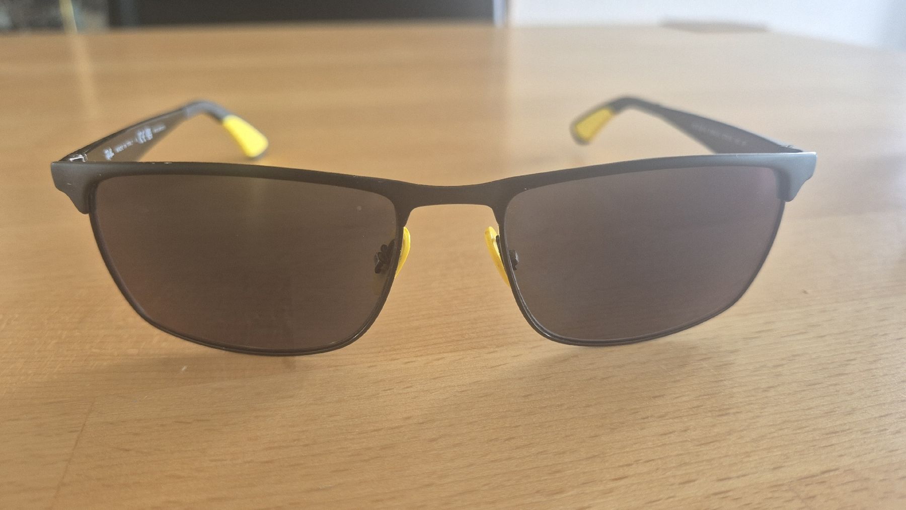 Ray-Ban Occhiali & Lenti: Rayban Ferrari Sonnenbrille – Usato da Neftenbach venduto da Matterberg