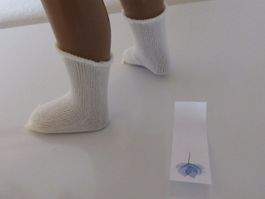 Puppensocken, Socken für die Sasha Puppe, 9 x 4 cm