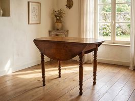 Très belle table ronde en merisier 