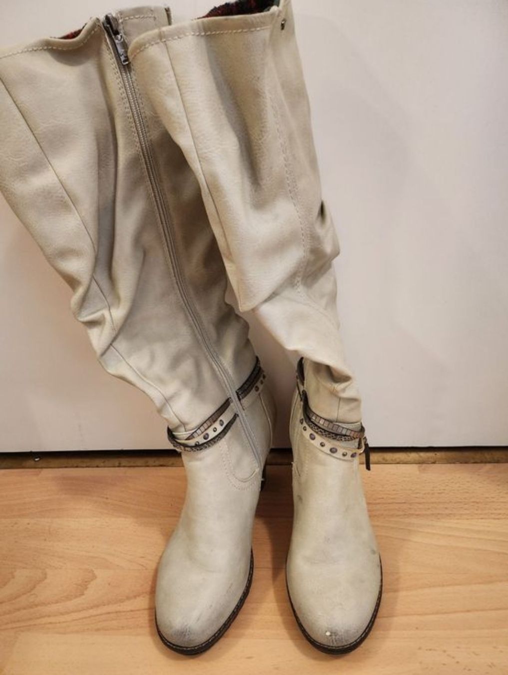 Tom Tailor Scarpe da donna: Stiefel beige Gr 39 Tom Tailor – Usato da Männedorf venduto da Dumarest