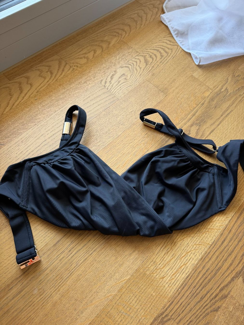 Calzedonia Badekleider & Bikinis: Bikini Oberteil schwarz Calzedonia – Defekt aus Riehen von edu_92w7