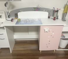 Kinderschreibtisch weiss/rosa mit Stauraum