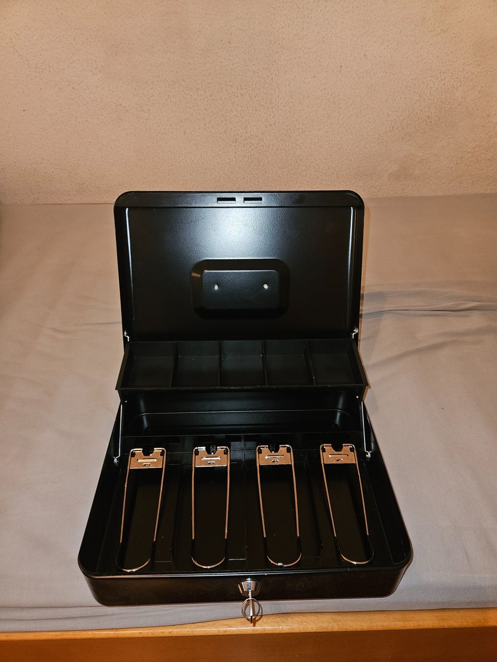 Registratore di cassa: KLEINE SCHWARZE KASSENSCHUBLADE – Usato da Basel venduto da FirstClass4000