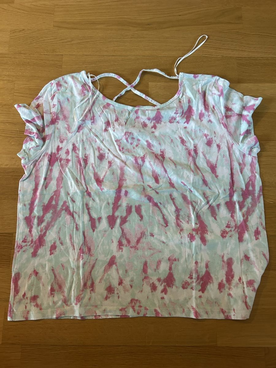 C&A Blusen, T-Shirts & Tops: T-shirt rose et blanc – Gebraucht aus Daillens von guisepa