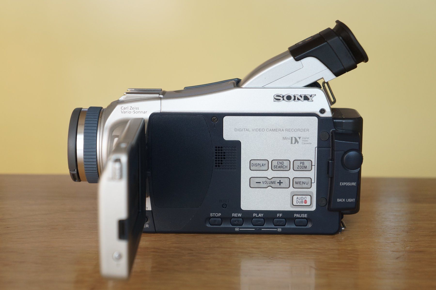 Sony Videocamere: Sony TRV16E ... MiniDV Camcorder ... einwandfrei – Usato da St.Gallen venduto da My_tinker 3