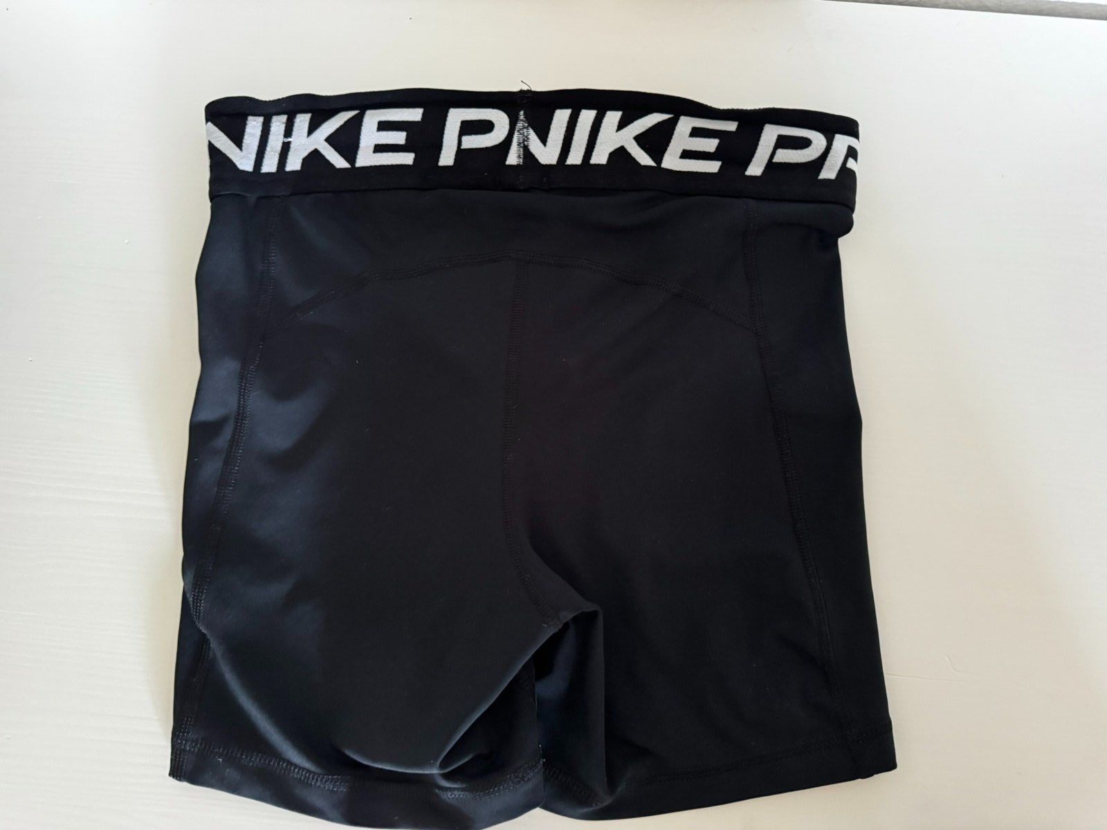 Nike Pantaloni: Nike Shorts in Grösse S. – Usato da Wettingen venduto da ObradovicJelena 1