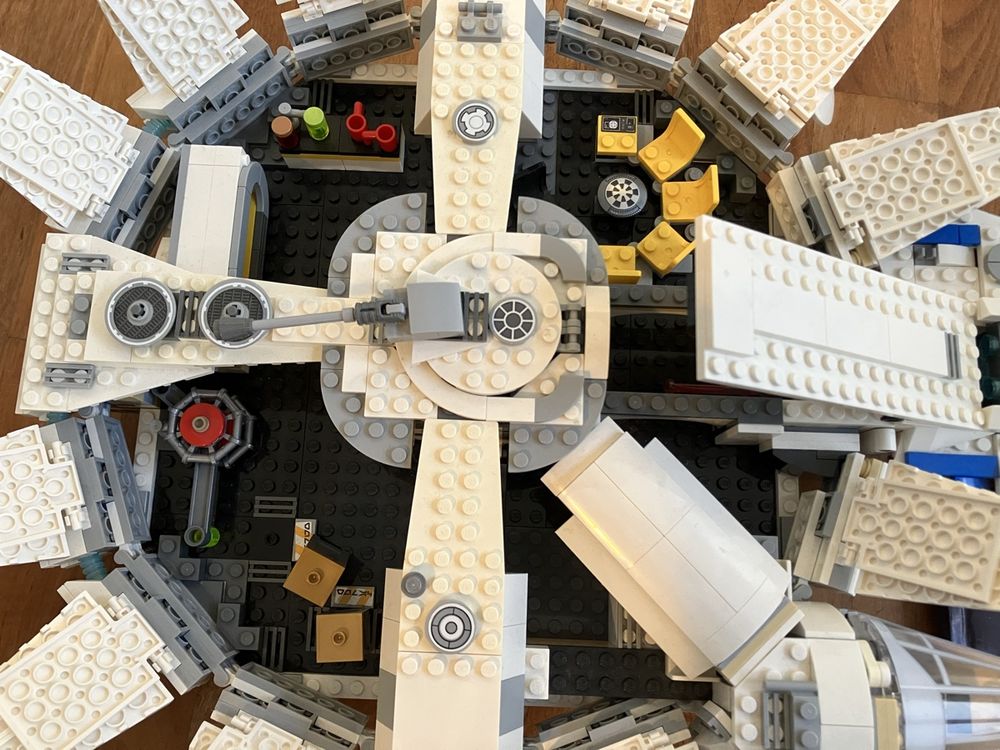 LEGO Star Wars 75212 Kessel Run Millennium Falcon 4