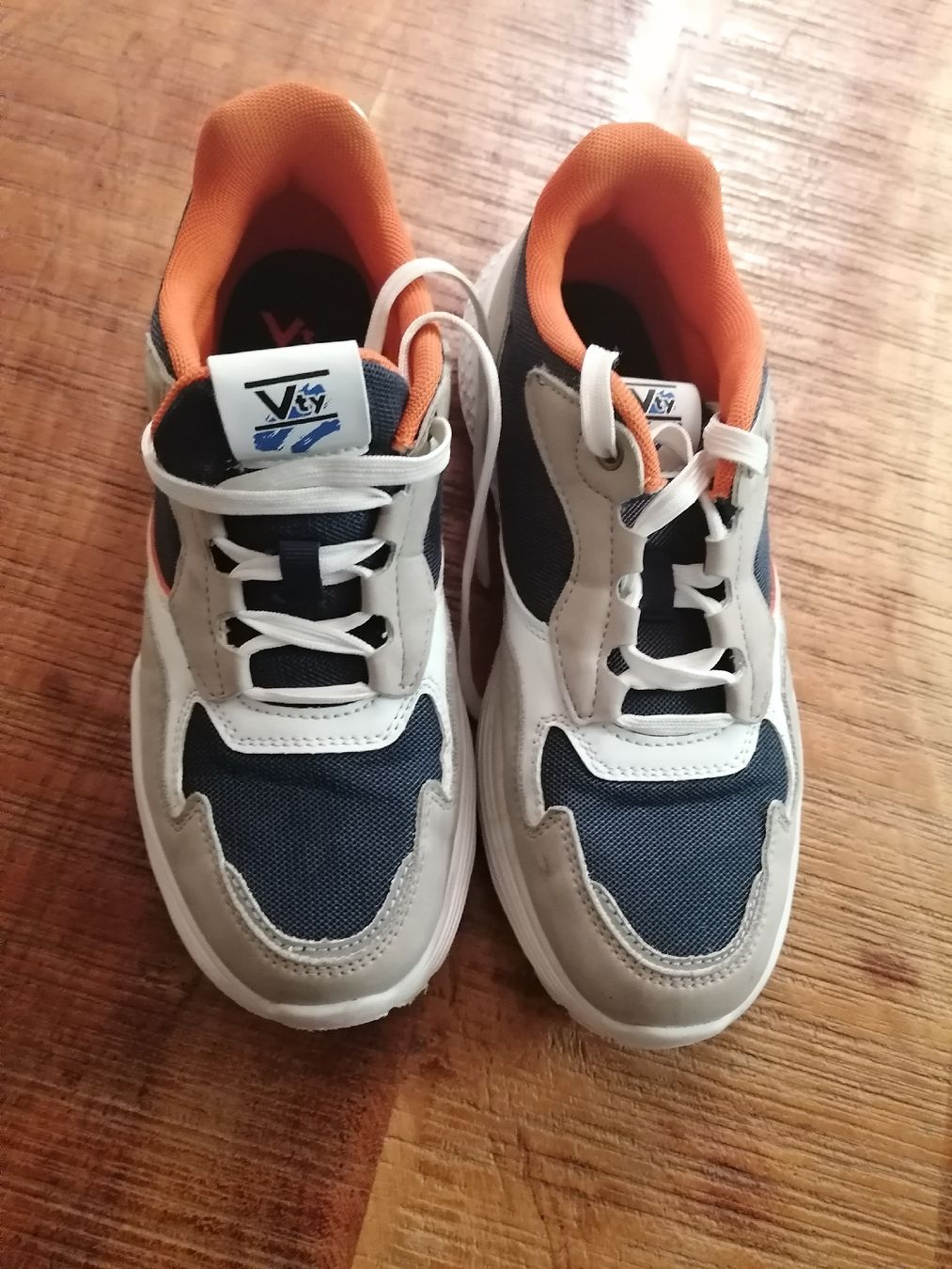 Scarpe per ragazzi: Turnschuh kids gr. 38 – Usato da Sempach venduto da .1SecondBrands.