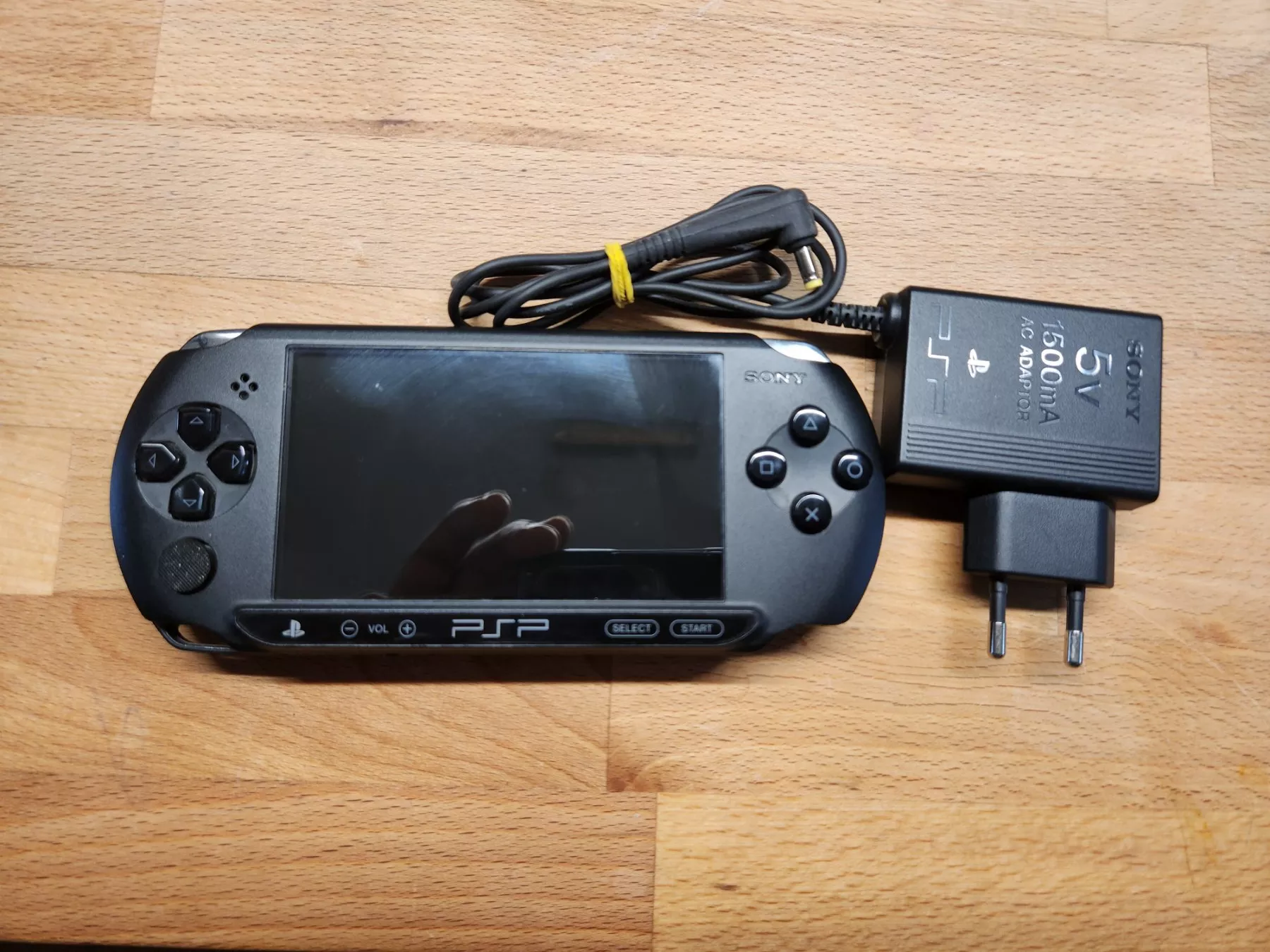 Sony Console: Psp sony E-1004 – Usato da les bois venduto da pepito610
