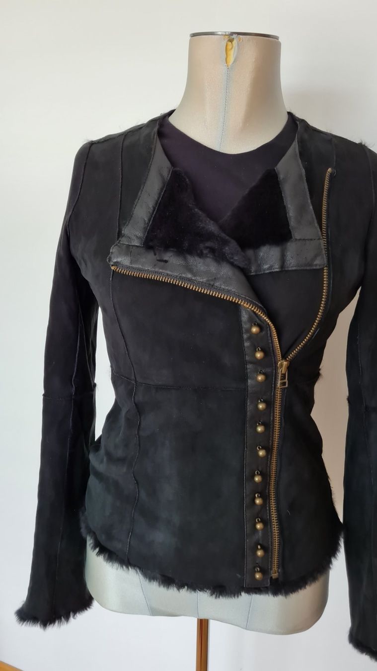 Maje Giacche: Veste Maje taille S fourrure noire – Usato da Payerne venduto da wardi11