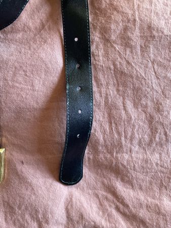 Ceinture en cuir noir boucle dorée