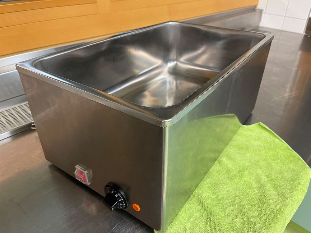 Bartscher Bain Marie 2x 1/2 GN 150 Mm – Edelstahl, 1,2 KW/230 V, B 338 X T 540 X H 248 Mm, Inkl. Deckel Mit Löffelaussparung
