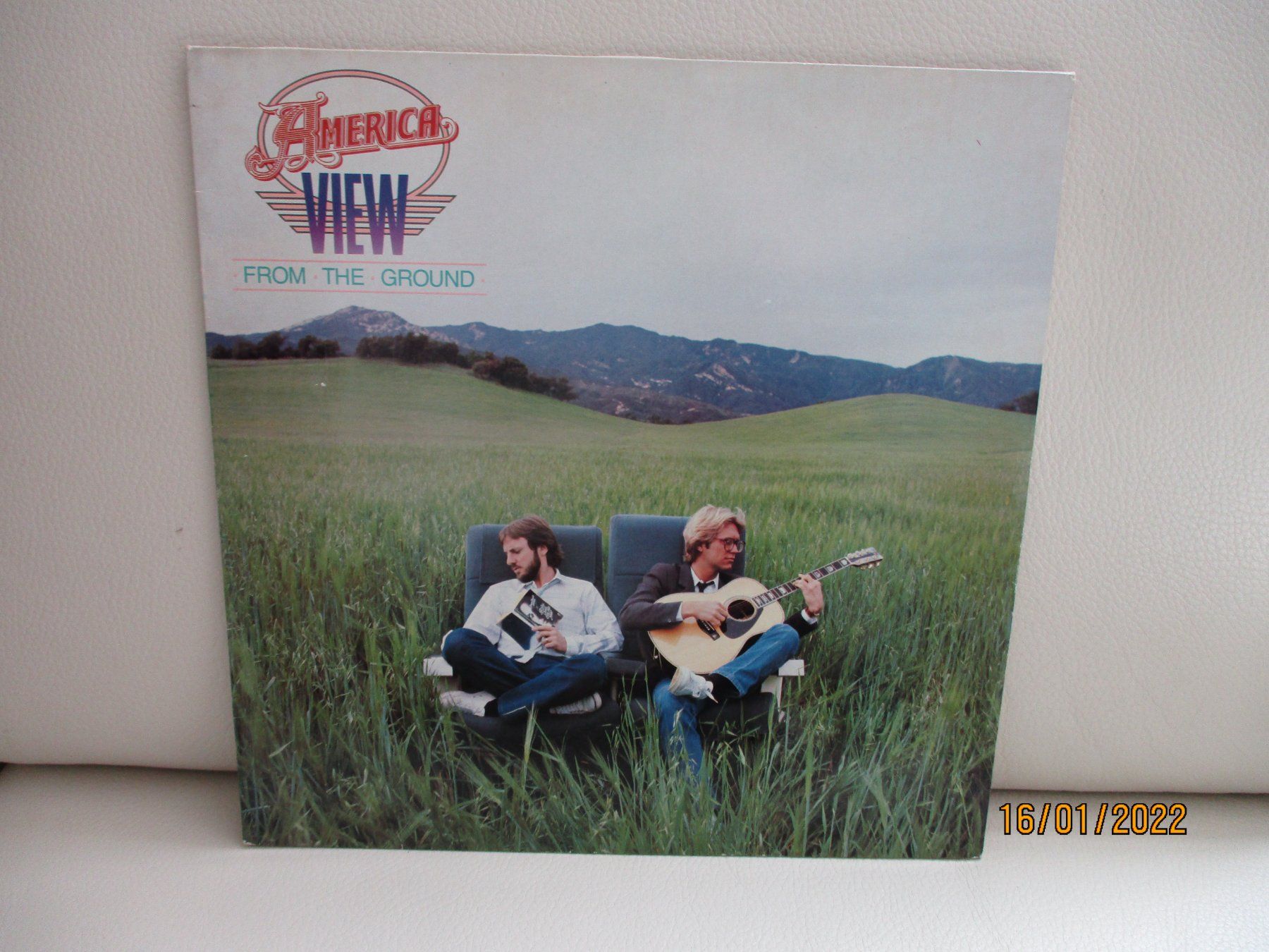 Dischi in vinile: America – View From The Ground – Usato da Liestal venduto da Disc-Point
