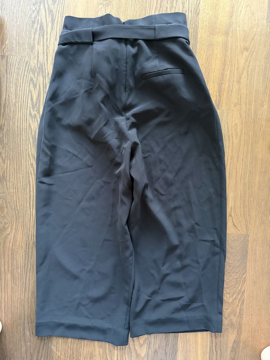 Cos Pantaloni: Culotte Cos Schwarz – Usato da Zürich venduto da Robin_zh2 1