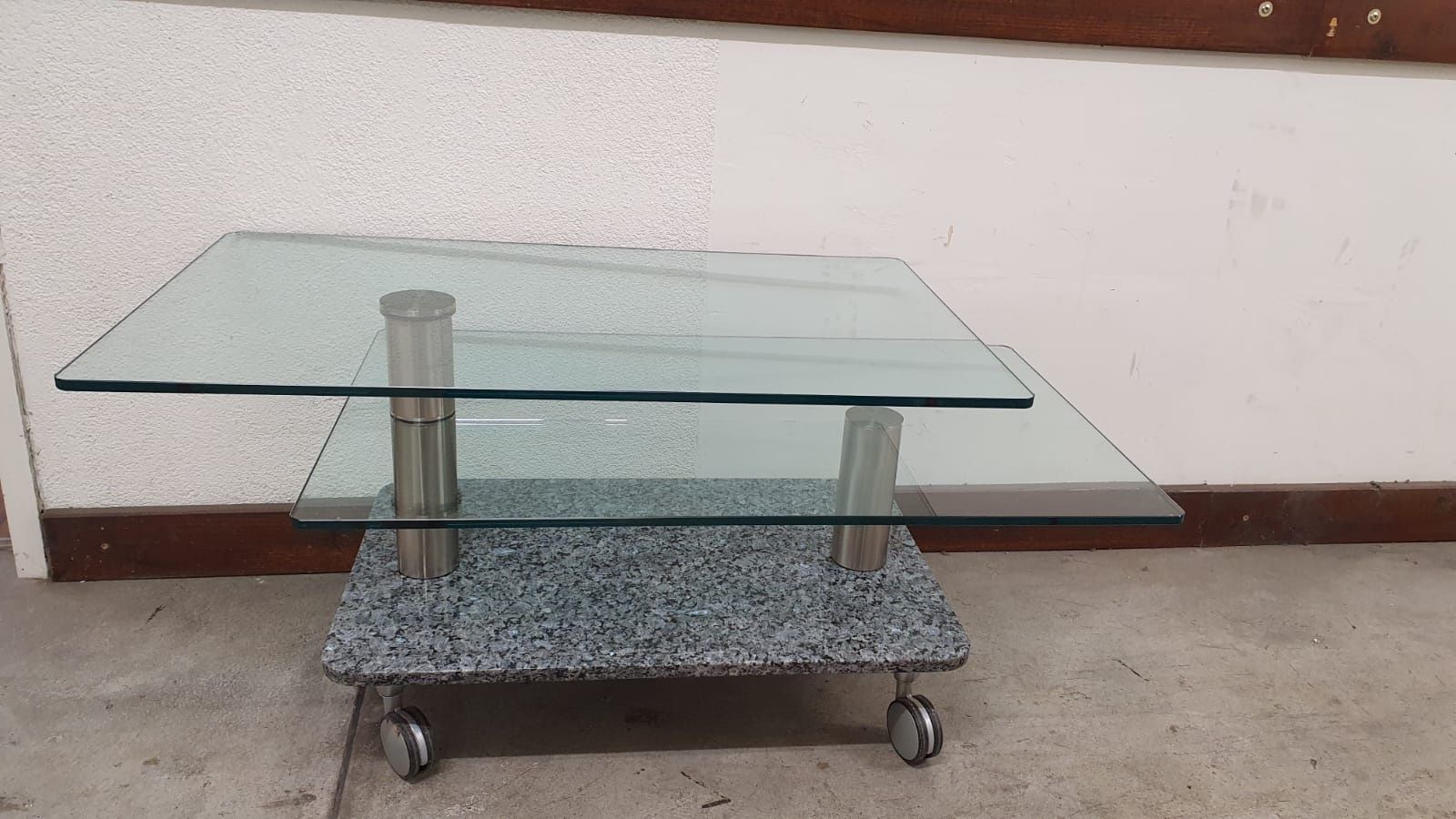 Meubles TV: TV MÖBEL GLAS AUF ROLLEN – D'occasion à Dietikon par brocki-eyra