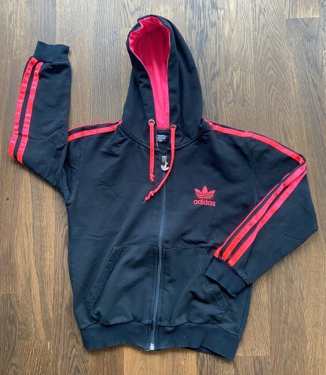 Adidas Giacche: Trainings Jäckchen Adidas, schwarz leuchtrosa, Gr. 116 – Usato da Au ZH venduto da cafisafr