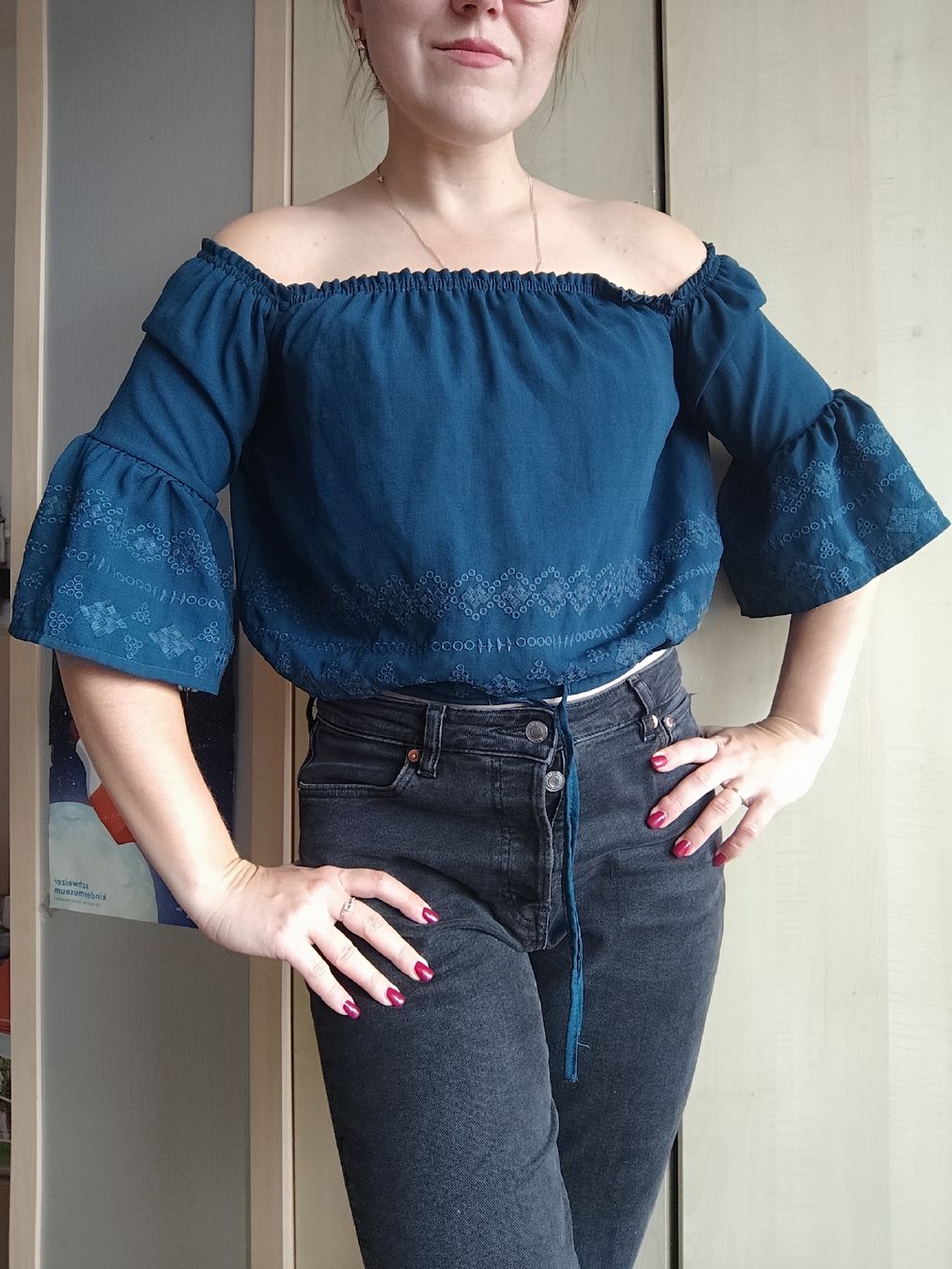 Tops: Boho Blue-Green Off-Shoulder Top with Embroidered Sleeves – Gebraucht aus Mägenwil von VintageGirly