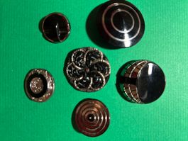 Schwarze Glasknöpfe mit Silberbedampfung