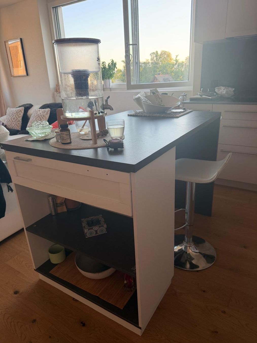Tischset: Modernes Bartisch-Set (Anthrazit) & 2 Barhocker – Gebraucht aus Siebnen von sta_x7zz 3