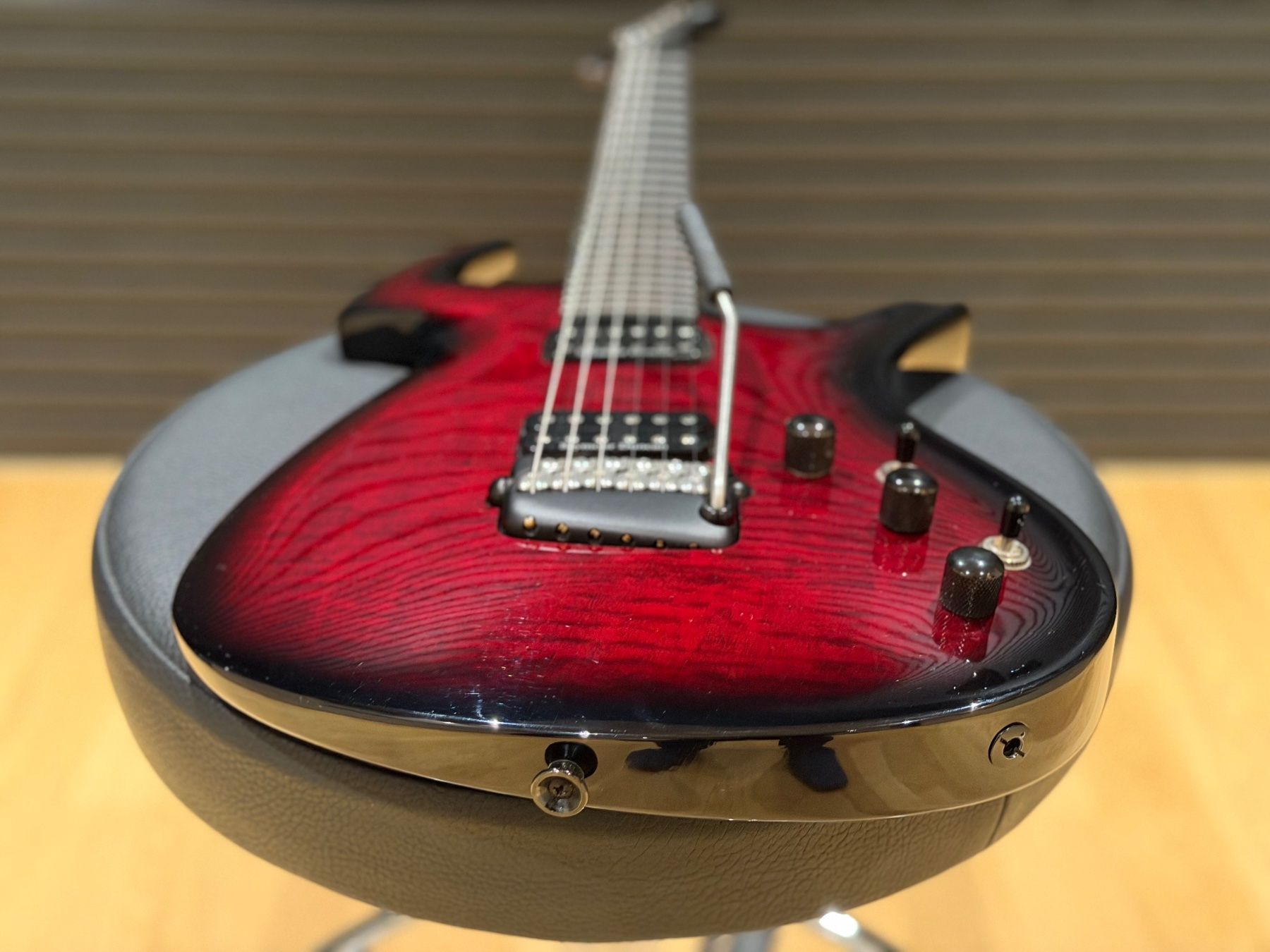 Strumenti musicali: Parker Fly Mojo, Flame Black Cherry Burst 2006 – Usato da Ins venduto da Sycor 5