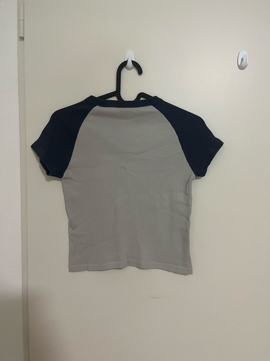 Brandy Melville Top: grey blue brandy melville crop top – Usato da Füllinsdorf venduto da si.ja.35 2
