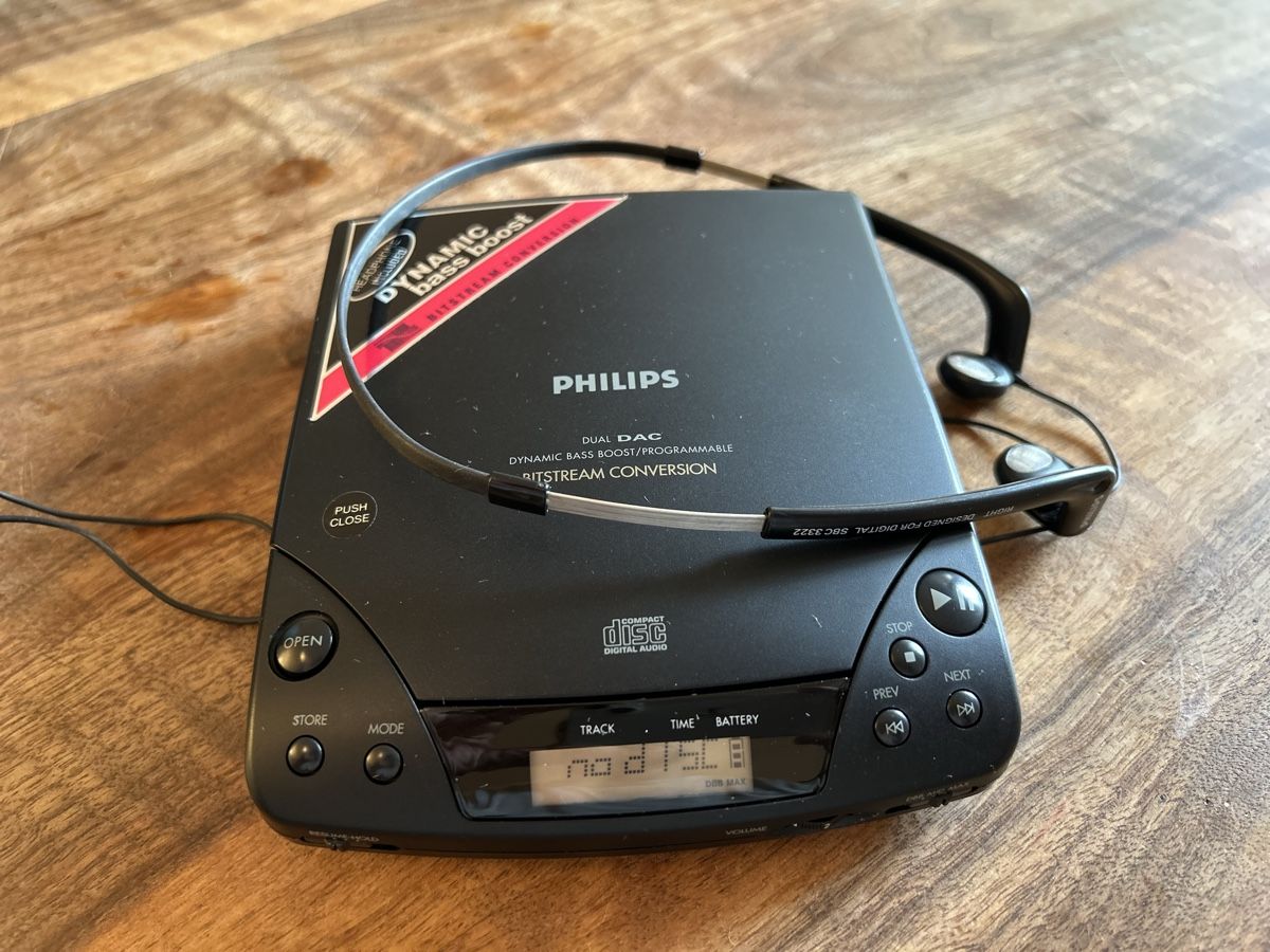 Philips Tragbarer Mediaplayer: Philips Discman mit Zubehör – Gebraucht aus Bern von Carhead