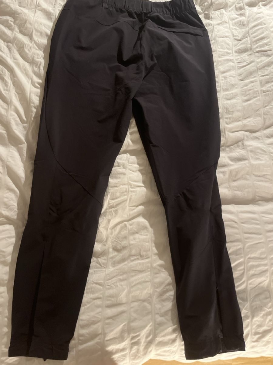 Hosen: On Running Active Pants, Herren Grösse M, schwar – Gebraucht aus Zürich von simboo 4
