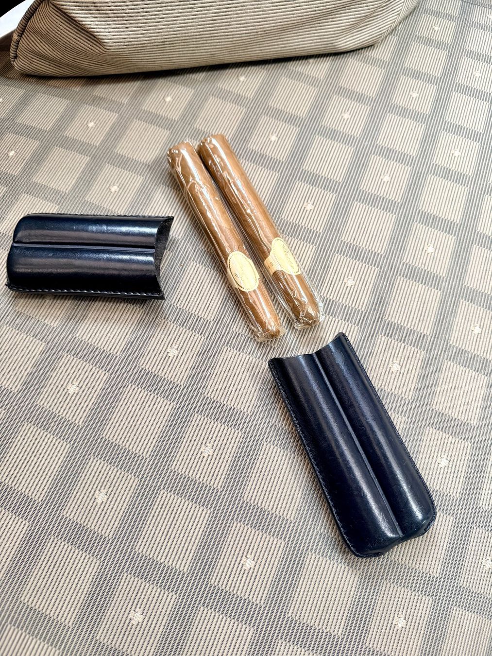 Altri Prodotti per fumatori: NA0097 Zigarrenetui Leder & 2 Davidoff Zigarren Special T – Usato da Horgen venduto da Paintingmaster