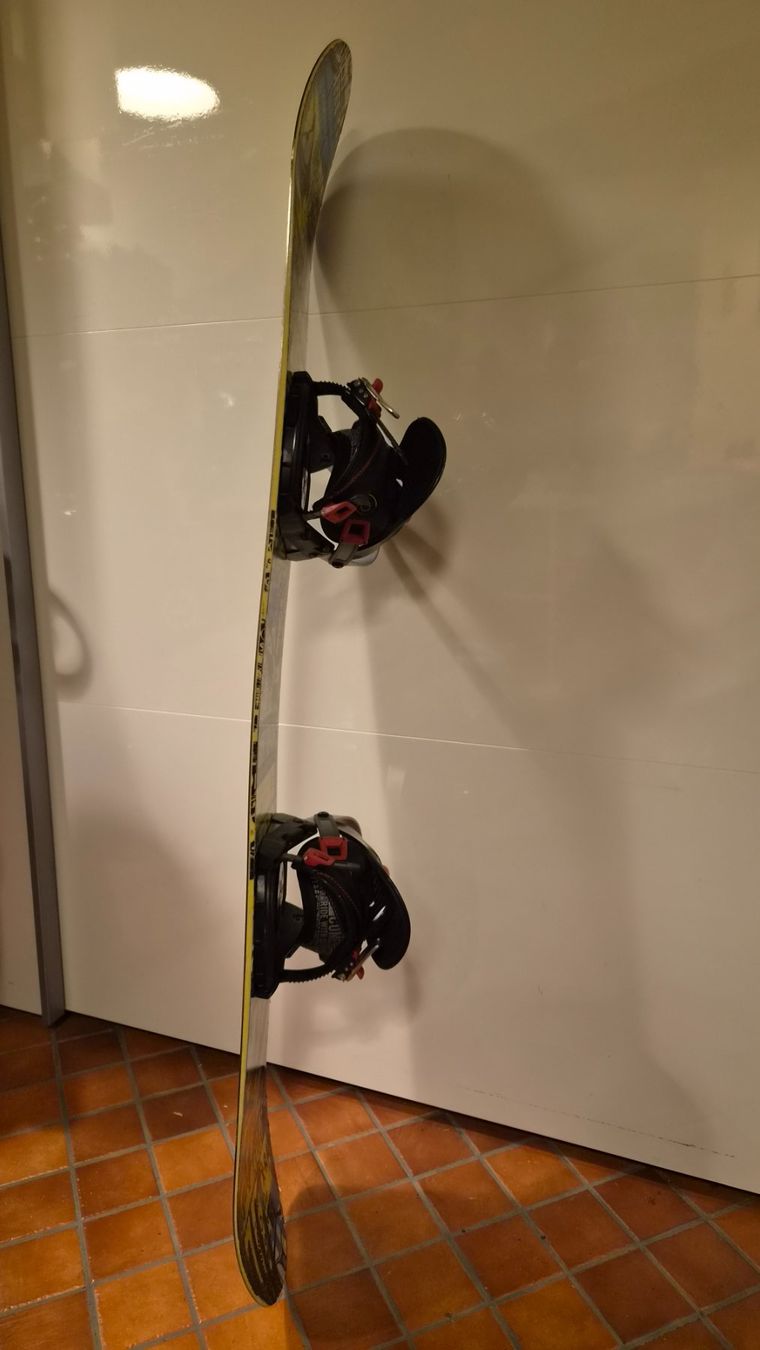 Snowboard Nitro Board: Nitro Snowboard 138cm inkl. Bindung – Usato da Oberrieden venduto da Raja011 7