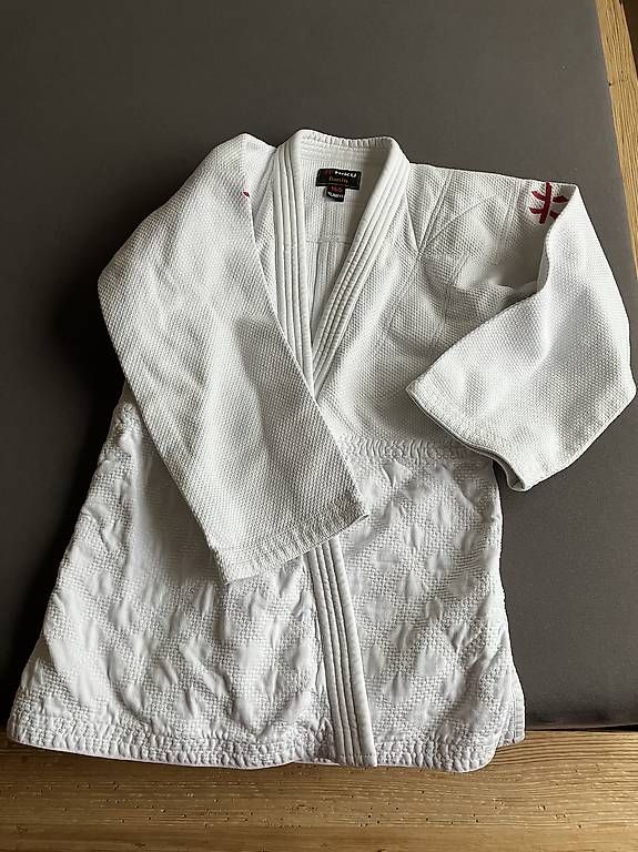 Kimono: Kimono Hiku Slimfit 165cm – Usato da Frutigen venduto da corinnepf 1