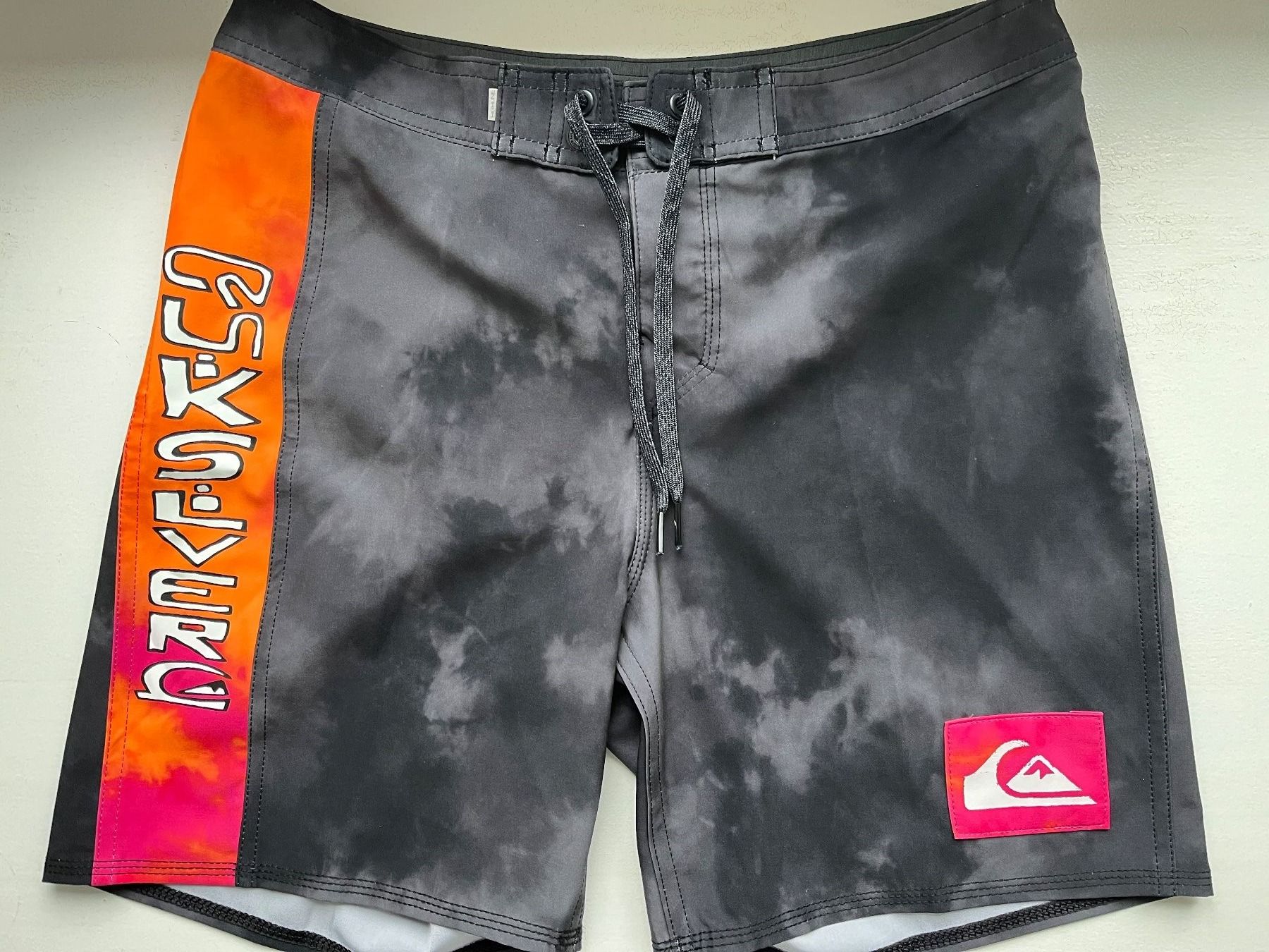 Quiksilver Costumi da bagno: Short de bain noir Quiksilver – Nuovo e nell'imballaggio originale da Court venduto da Style_ambre